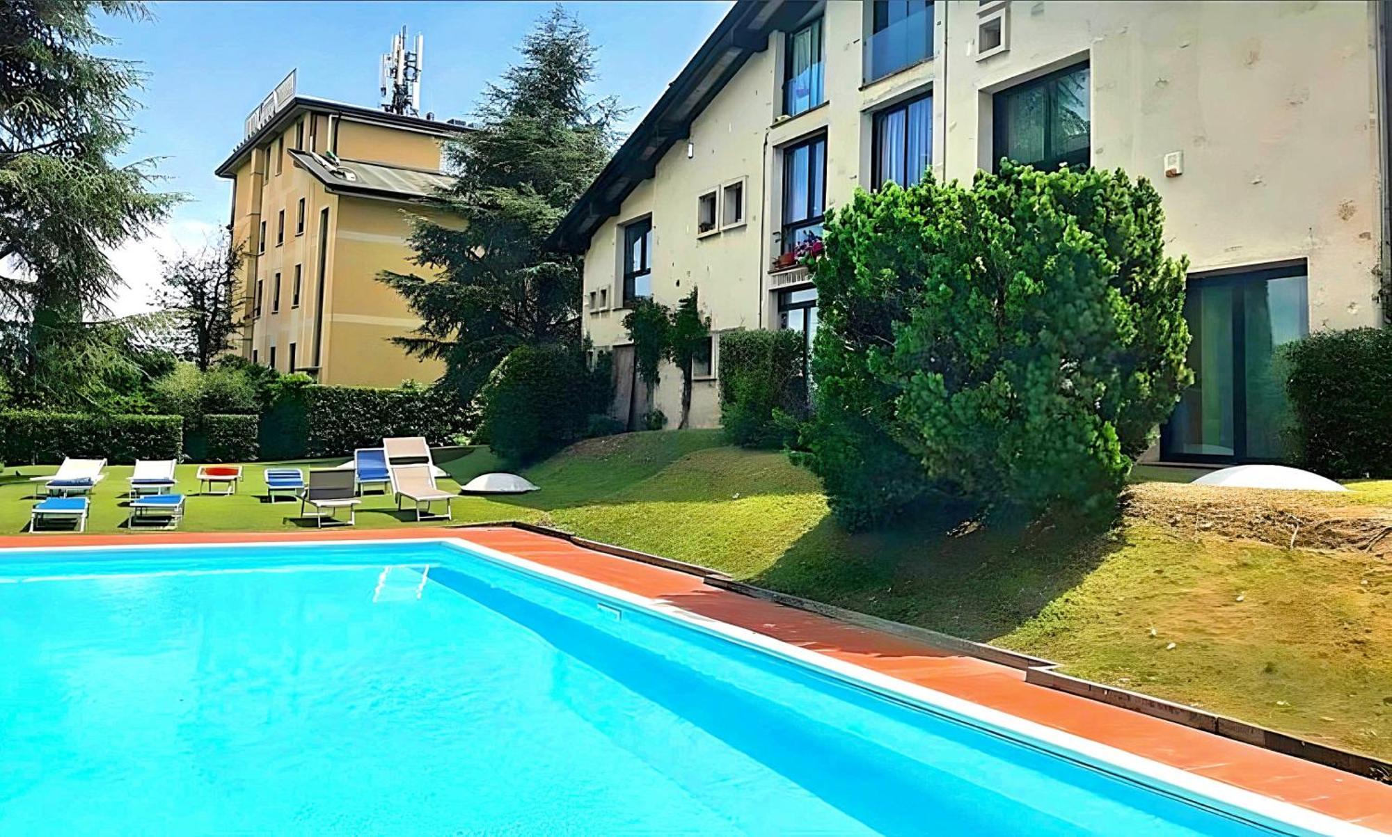 Desenzanoloft Official Partner Marriott Homes & - Swarovski Family With Pool *